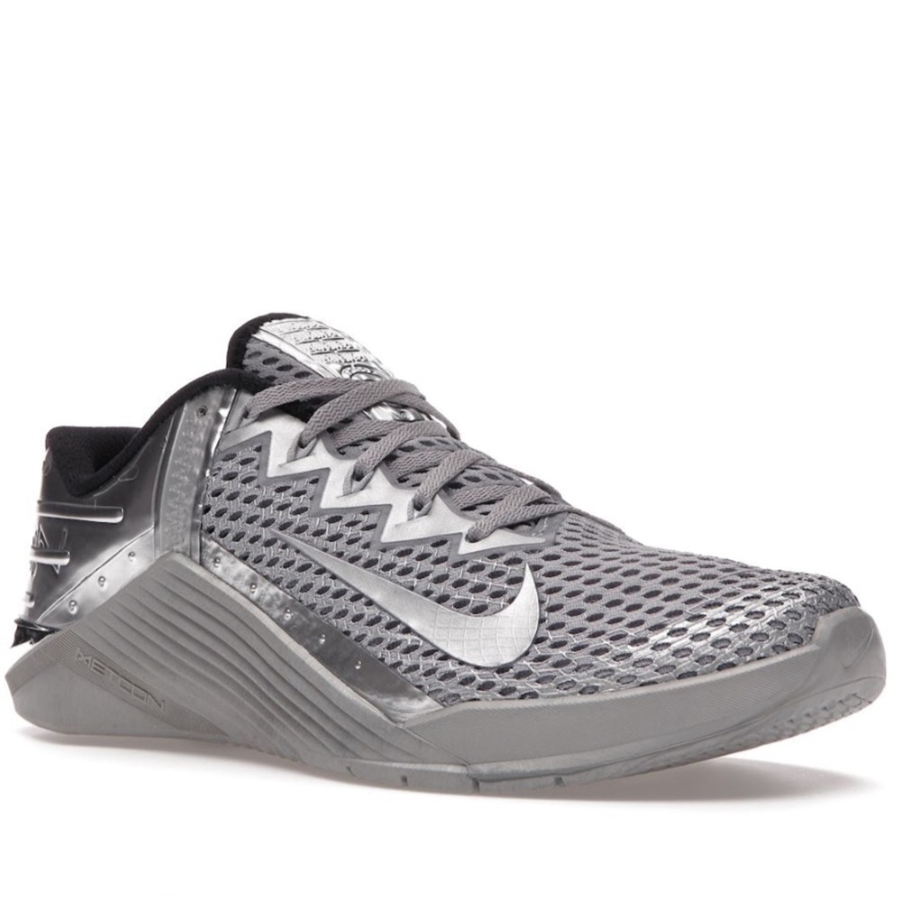 Nike Metcon 6 Premium Metallic Silver Size 13 NWOT